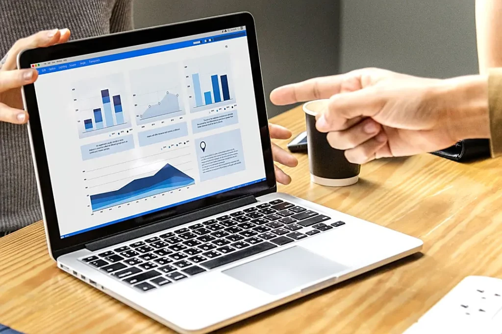 consultoria industrial, produção industrial, análise de gráficos de desempenho e KPIs